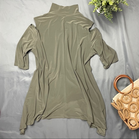 Mock Neck Cold Shoulder Tunic Top - Picture 5 of 5